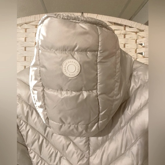 Like New White/Silver Hooded Quilted Anorak Packable from French Connection - Picture 7 of 11